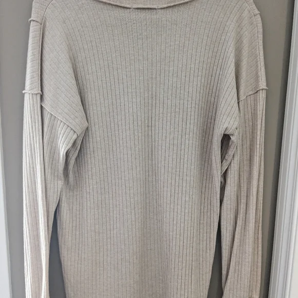 Sweater - Picture 4 of 4